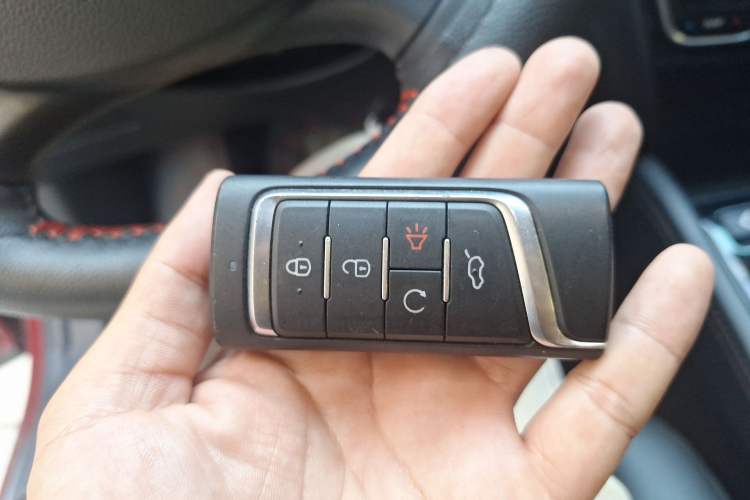 Used GAC Trumpchi GS7 2017 320T Two-Wheel-Drive Luxury Smart Connectivity Model Vehicle Key
