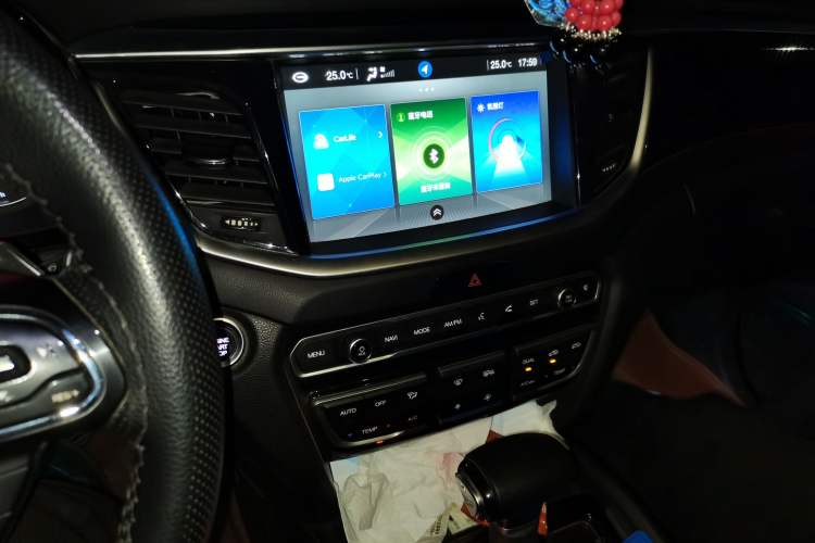 Used GAC Trumpchi GS7 2017 320T Two-Wheel-Drive Luxury Smart Connectivity Model Audio And AC Panel