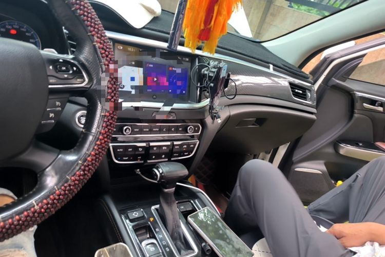 Used GAC Trumpchi GS7 2017 320T Two-Wheel-Drive Luxury Smart Connectivity Model Audio And AC Panel