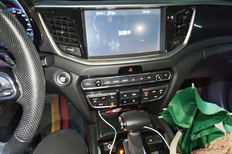 Used GAC Trumpchi GS7 2017 320T Two-Wheel-Drive Luxury Smart Connectivity Model Audio And AC Panel