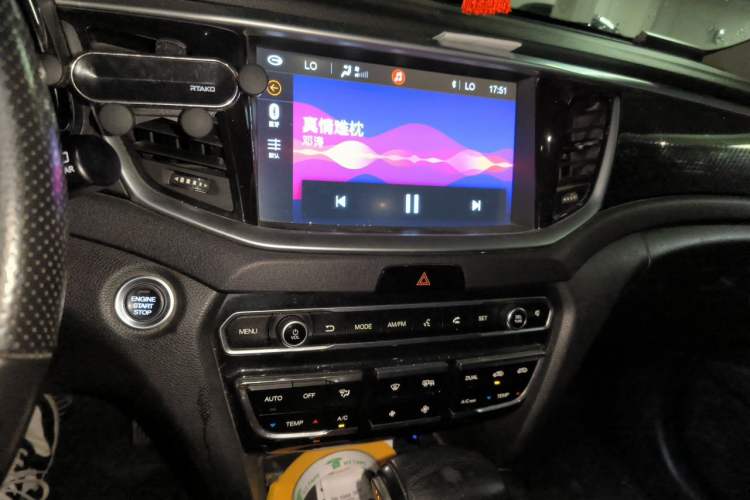 Used GAC Trumpchi GS7 2017 280T Two-Wheel Drive Luxury Model Audio And AC Panel