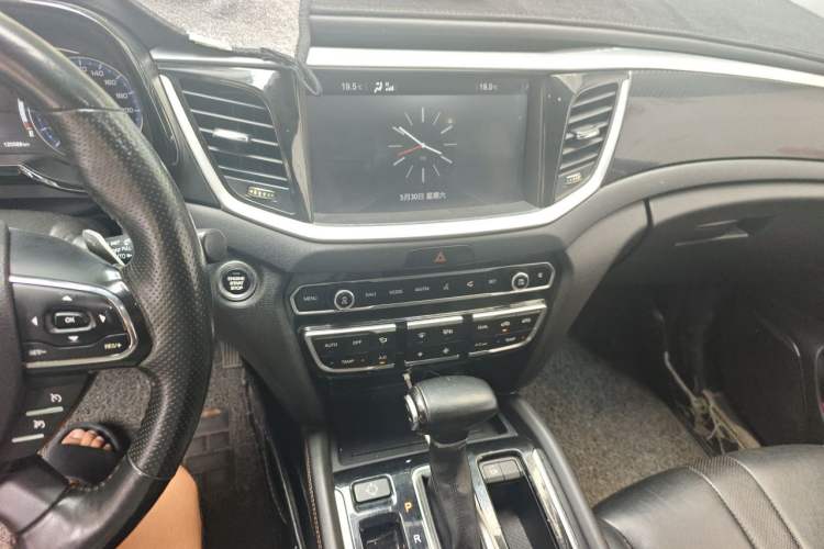 Used GAC Trumpchi GS7 2017 320T Two-Wheel-Drive Luxury Smart Connectivity Model Audio And AC Panel