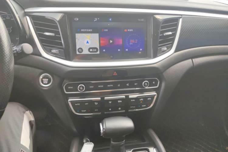 Used GAC Trumpchi GS7 2017 320T Two-Wheel-Drive Luxury Smart Connectivity Model Audio And AC Panel