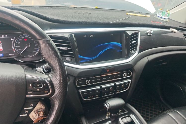 Used GAC Trumpchi GS7 2017 320T Two-Wheel-Drive Luxury Smart Connectivity Model Audio And AC Panel