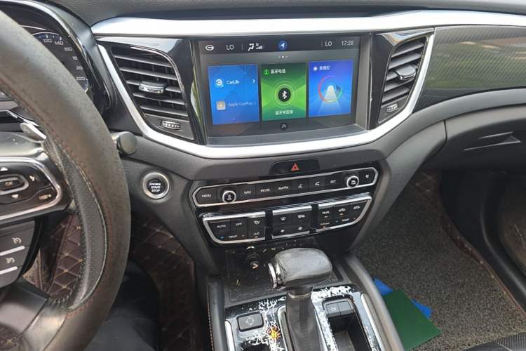 Used GAC Trumpchi GS7 2017 320T Two-Wheel-Drive Luxury Smart Connectivity Model Audio And AC Panel