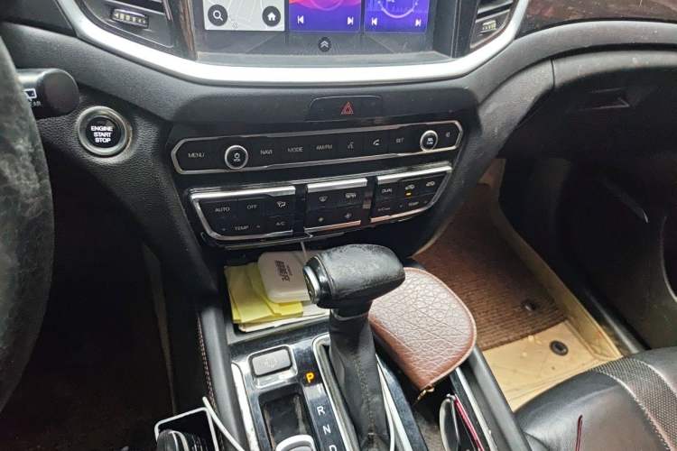 Used GAC Trumpchi GS7 2017 320T Two-Wheel-Drive Luxury Smart Connectivity Model Audio And AC Panel