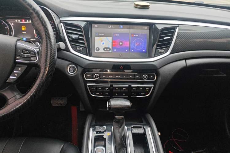 Used GAC Trumpchi GS7 2017 320T Two-Wheel-Drive Luxury Smart Connectivity Model Audio And AC Panel