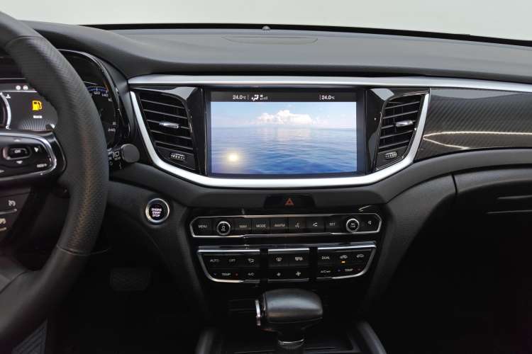 Used GAC Trumpchi GS7 2017 320T Two-Wheel-Drive Luxury Smart Connectivity Model Audio And AC Panel