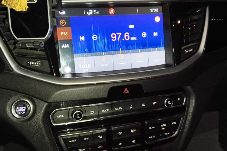 Used GAC Trumpchi GS7 2017 280T Two-Wheel Drive Luxury Model Audio And AC Panel