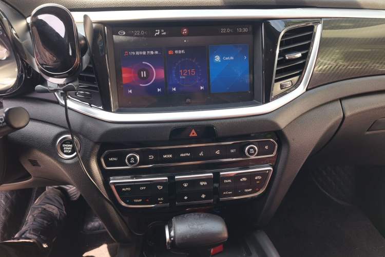 Used GAC Trumpchi GS7 2017 280T Two-Wheel Drive Luxury Model Audio And AC Panel