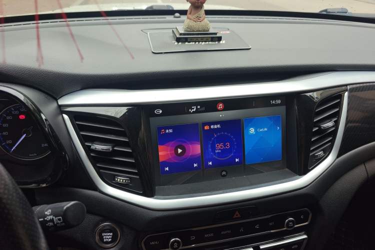 Used GAC Trumpchi GS7 2017 280T Two-Wheel Drive Luxury Model Audio And AC Panel