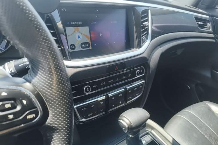 Used GAC Trumpchi GS7 2017 320T Two-Wheel-Drive Luxury Smart Connectivity Model Audio And AC Panel