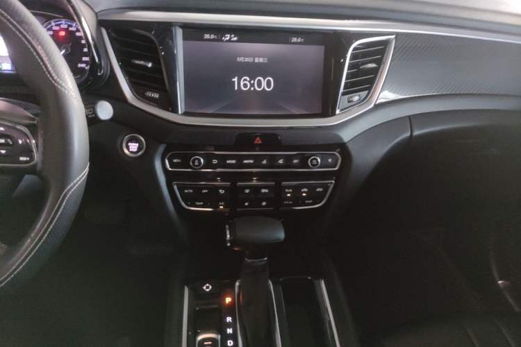 Used GAC Trumpchi GS7 2017 280T Two-Wheel Drive Luxury Model Audio And AC Panel