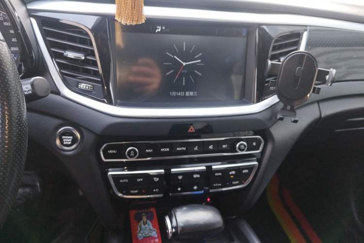 Used GAC Trumpchi GS7 2017 320T Two-Wheel-Drive Luxury Smart Connectivity Model Audio And AC Panel