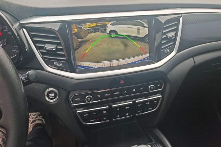 Used GAC Trumpchi GS7 2017 320T Two-Wheel-Drive Luxury Model Audio And AC Panel