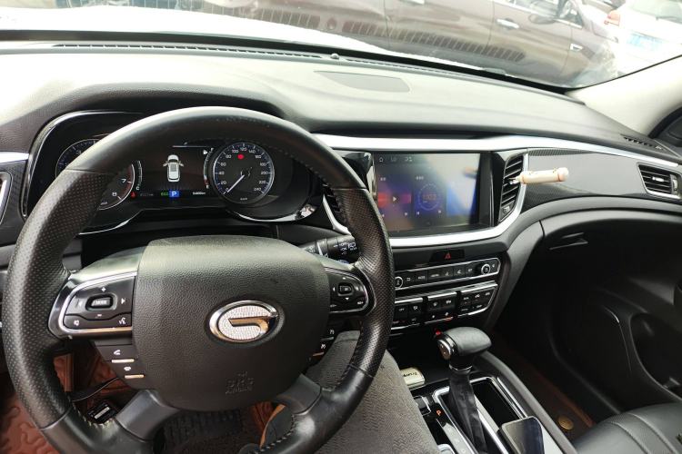 Used GAC Trumpchi GS7 2017 280T Two-Wheel Drive Luxury Model Center Console