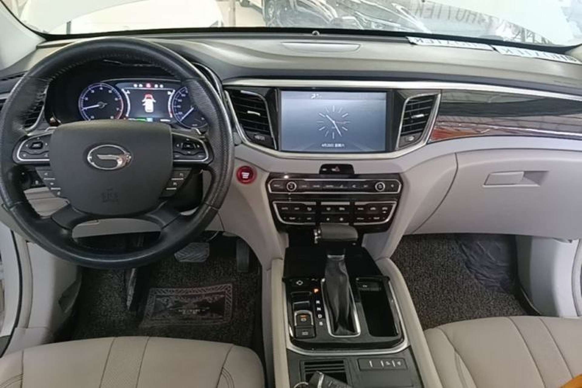 Used GAC Trumpchi GS7 2017 320T Two-Wheel-Drive Luxury Smart Connectivity Model Center Console