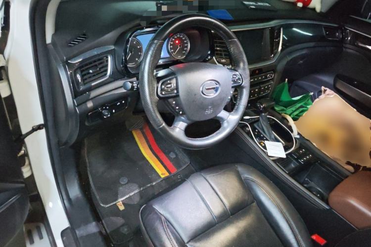 Used GAC Trumpchi GS7 2017 320T Two-Wheel-Drive Luxury Smart Connectivity Model Center Console