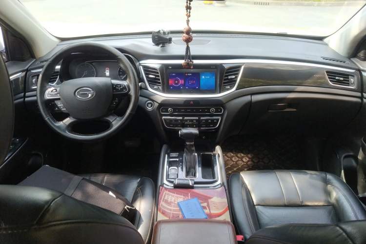 Used GAC Trumpchi GS7 2017 280T Two-Wheel Drive Luxury Model Center Console