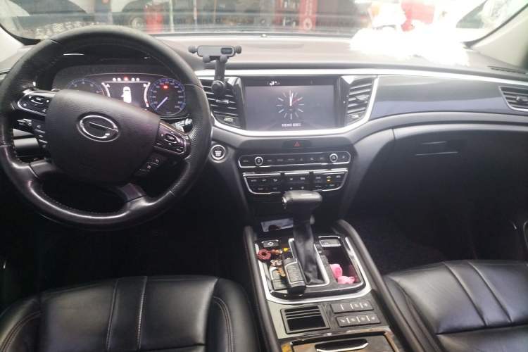 Used GAC Trumpchi GS7 2017 320T Four-Wheel Drive Luxury Smart Connectivity Model Center Console