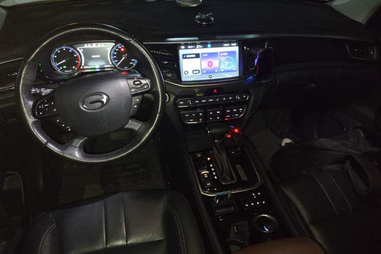 Used GAC Trumpchi GS7 2017 320T Two-Wheel-Drive Luxury Smart Connectivity Model Center Console