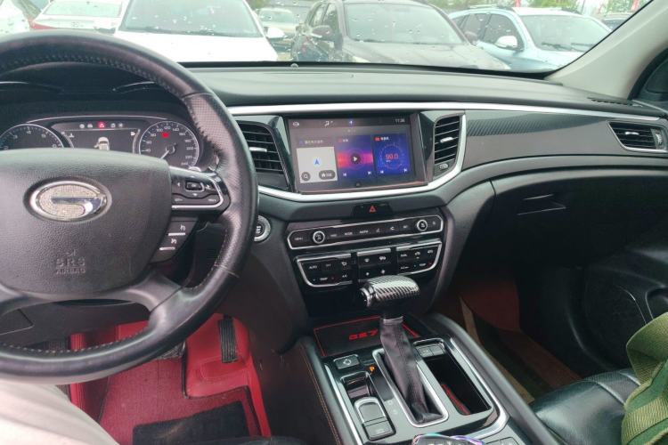 Used GAC Trumpchi GS7 2017 320T Two-Wheel-Drive Luxury Smart Connectivity Model Center Console
