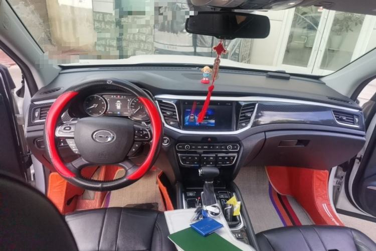 Used GAC Trumpchi GS7 2017 320T Four-Wheel Drive Luxury Smart Connectivity Model Center Console