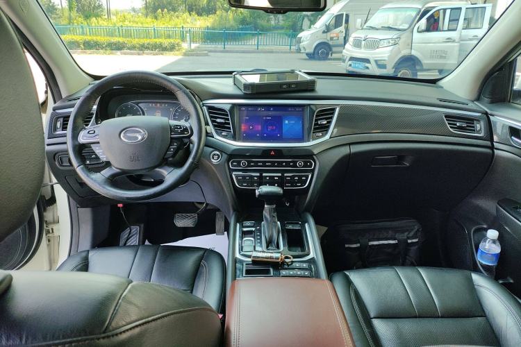 Used GAC Trumpchi GS7 2017 320T Two-Wheel-Drive Luxury Smart Connectivity Model Center Console