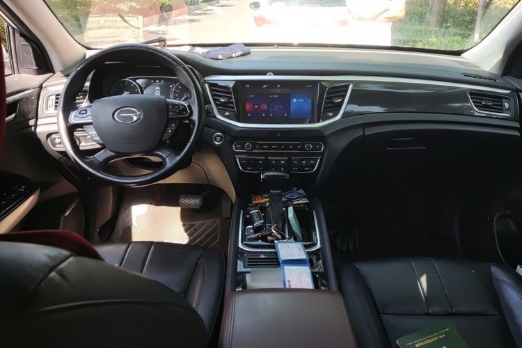 Used GAC Trumpchi GS7 2017 280T Two-Wheel Drive Luxury Model Center Console