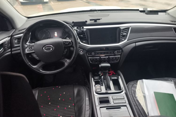 Used GAC Trumpchi GS7 2017 320T Two-Wheel-Drive Luxury Smart Connectivity Model Center Console
