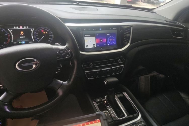 Used GAC Trumpchi GS7 2017 320T Two-Wheel-Drive Luxury Smart Connectivity Model Center Console
