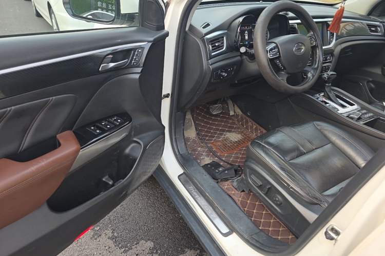 Used GAC Trumpchi GS7 2017 320T Two-Wheel-Drive Luxury Smart Connectivity Model Driver Seat
