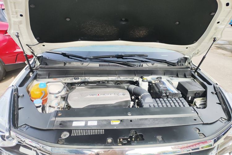 Used GAC Trumpchi GS7 2017 280T Two-Wheel Drive Luxury Model Engine Bay