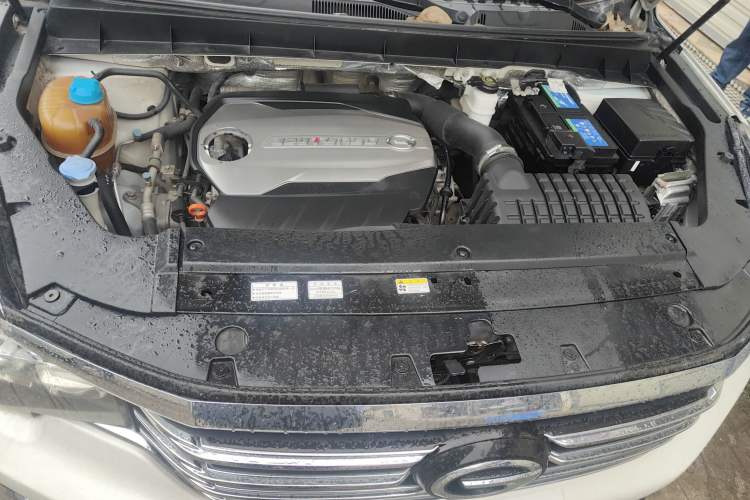 Used GAC Trumpchi GS7 2017 320T Two-Wheel-Drive Luxury Smart Connectivity Model Engine Bay