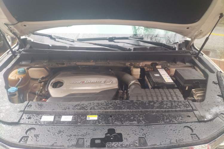Used GAC Trumpchi GS7 2017 320T Four-Wheel Drive Luxury Smart Connectivity Model Engine Bay