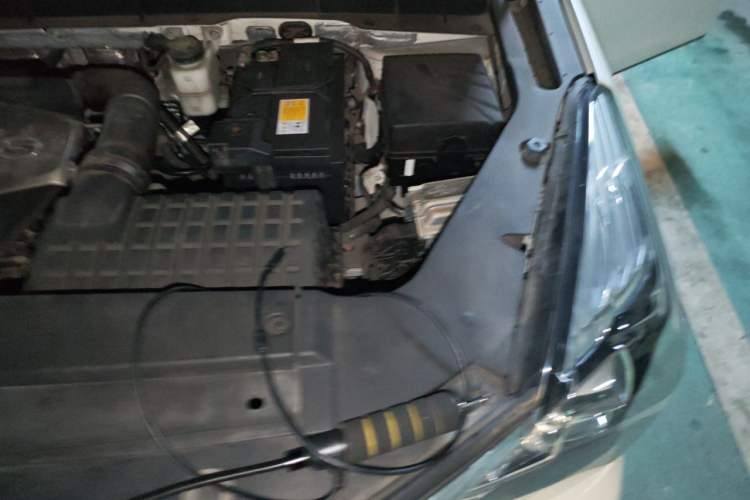Used GAC Trumpchi GS7 2017 320T Two-Wheel-Drive Luxury Smart Connectivity Model Engine Bay Left