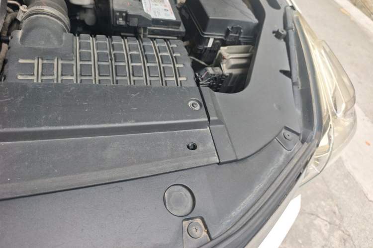 Used GAC Trumpchi GS7 2017 320T Two-Wheel-Drive Luxury Smart Connectivity Model Engine Bay Left