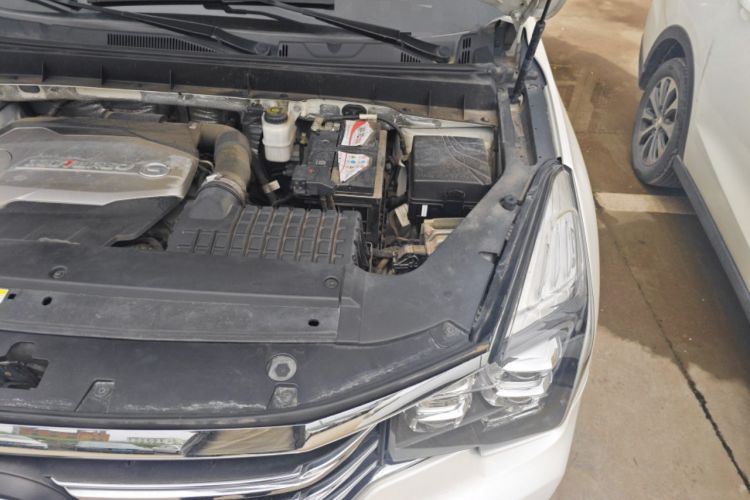 Used GAC Trumpchi GS7 2017 320T Two-Wheel-Drive Luxury Smart Connectivity Model Engine Bay Left