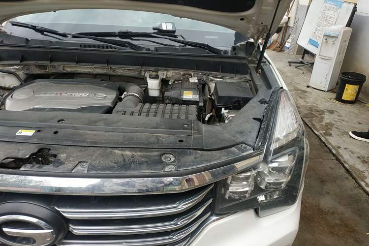 Used GAC Trumpchi GS7 2017 320T Two-Wheel-Drive Luxury Smart Connectivity Model Engine Bay Left