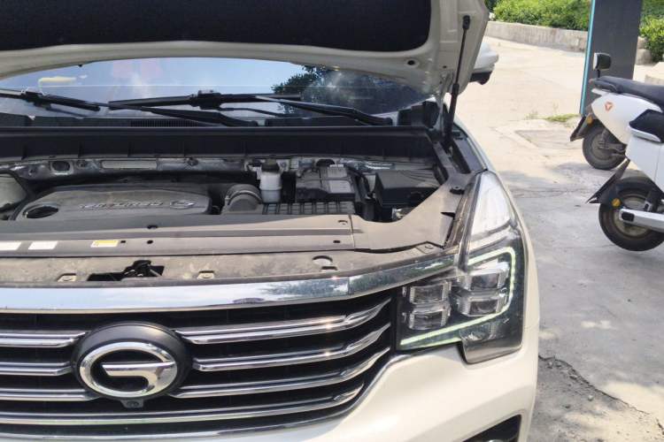 Used GAC Trumpchi GS7 2017 320T Two-Wheel-Drive Luxury Smart Connectivity Model Engine Bay Left