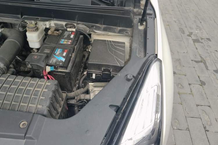 Used GAC Trumpchi GS7 2017 320T Two-Wheel-Drive Luxury Smart Connectivity Model Engine Bay Left