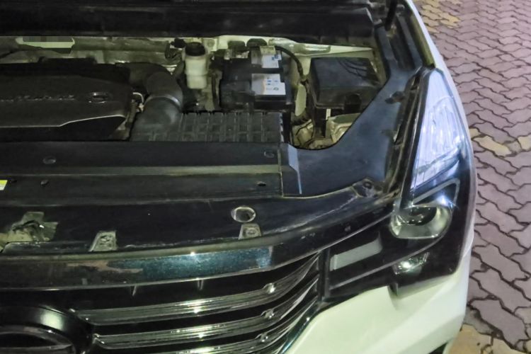 Used GAC Trumpchi GS7 2017 280T Two-Wheel Drive Luxury Model Engine Bay Left