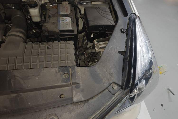 Used GAC Trumpchi GS7 2017 280T Two-Wheel Drive Luxury Model Engine Bay Left