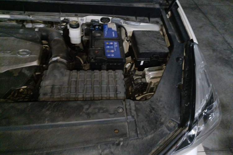 Used GAC Trumpchi GS7 2017 320T Two-Wheel-Drive Luxury Model Engine Bay Left