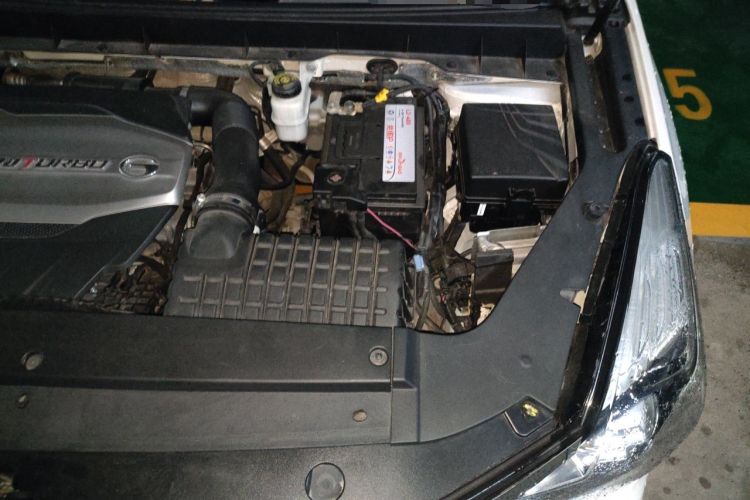 Used GAC Trumpchi GS7 2017 320T Two-Wheel-Drive Luxury Smart Connectivity Model Engine Bay Left