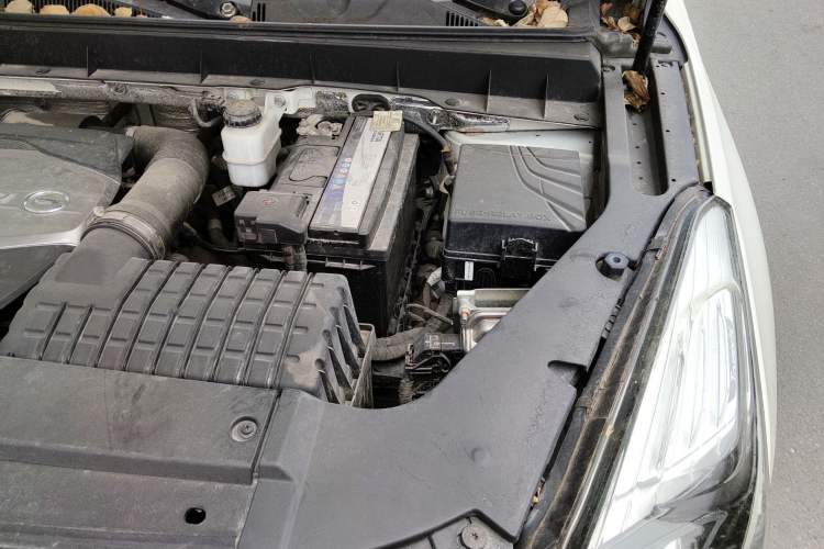 Used GAC Trumpchi GS7 2017 280T Two-Wheel Drive Luxury Model Engine Bay Left