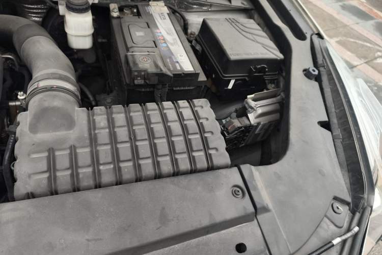 Used GAC Trumpchi GS7 2017 320T Two-Wheel-Drive Luxury Smart Connectivity Model Engine Bay Left
