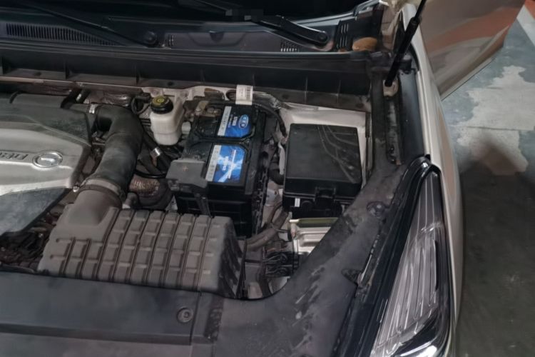 Used GAC Trumpchi GS7 2017 320T Two-Wheel-Drive Luxury Smart Connectivity Model Engine Bay Left