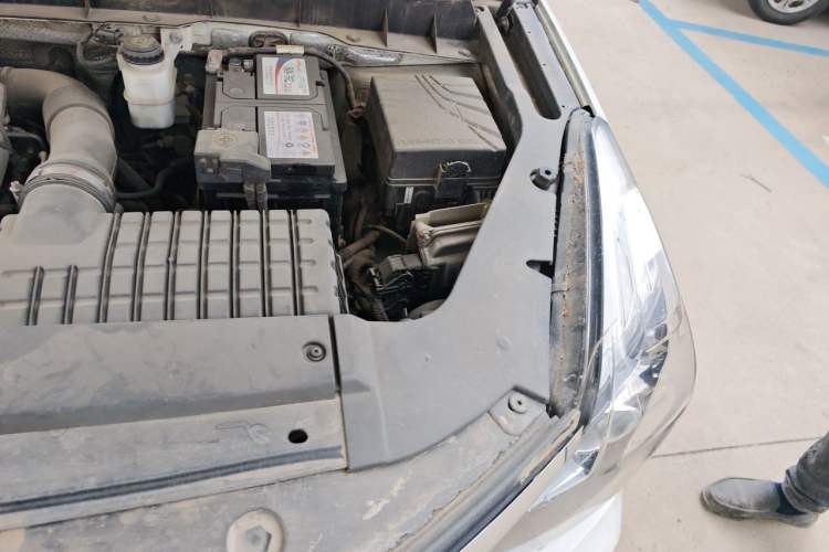 Used GAC Trumpchi GS7 2017 320T Two-Wheel-Drive Luxury Model Engine Bay Left