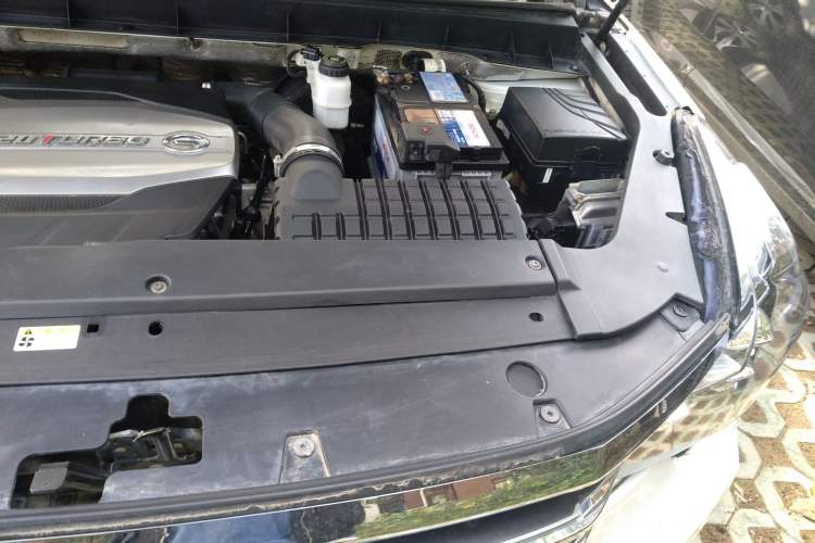 Used GAC Trumpchi GS7 2017 320T Two-Wheel-Drive Luxury Smart Connectivity Model Engine Bay Left